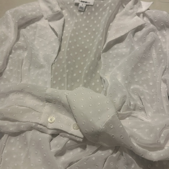 NWOT Bar III White Sheer V-Neck High-Low Casual Blouse - Picture 9 of 9
